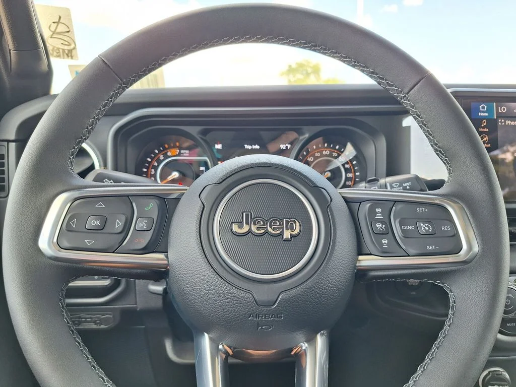 2025 Jeep Wrangler 4-Door Sahara - Photo 20