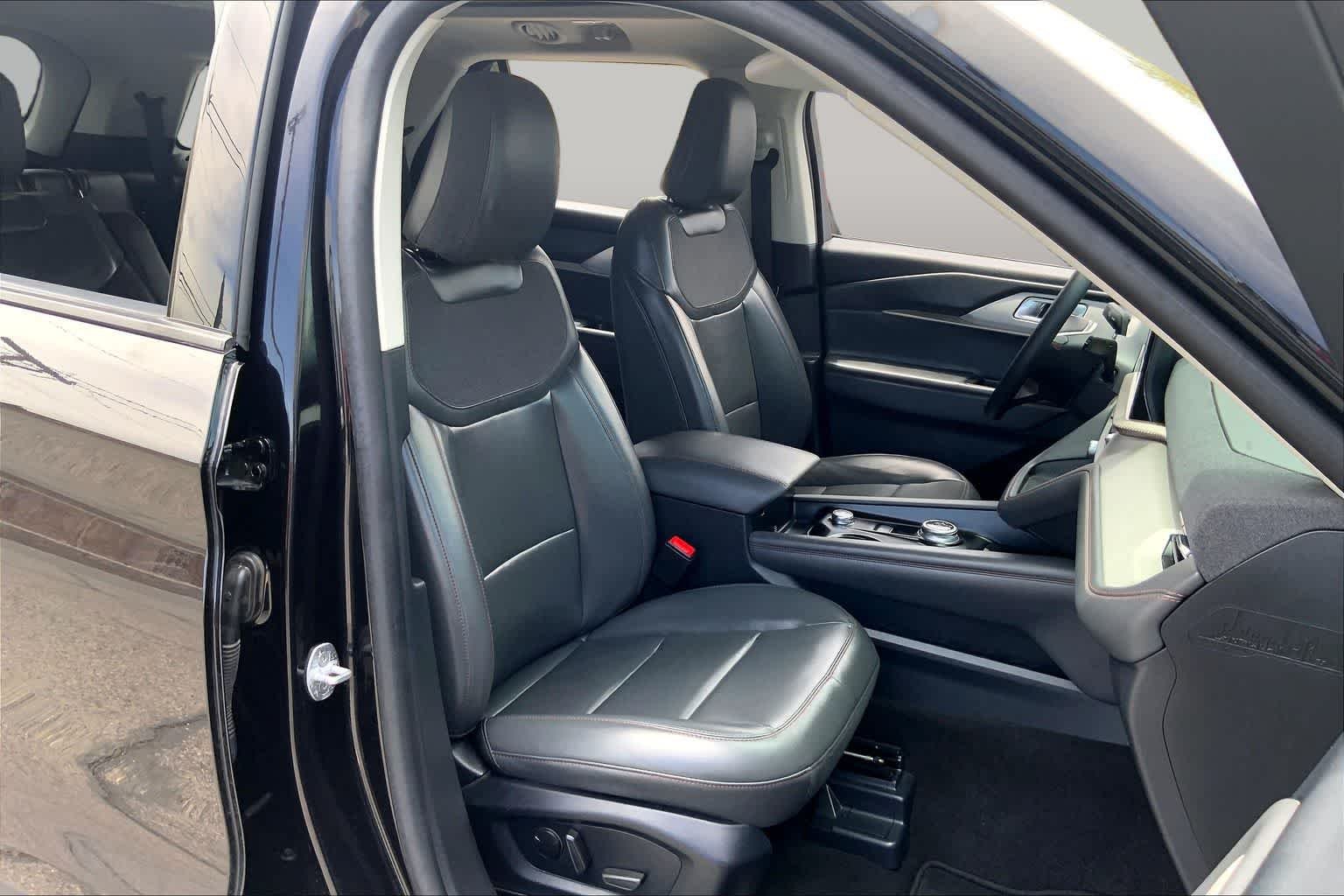 Pre-Owned 2025 Ford Explorer Active