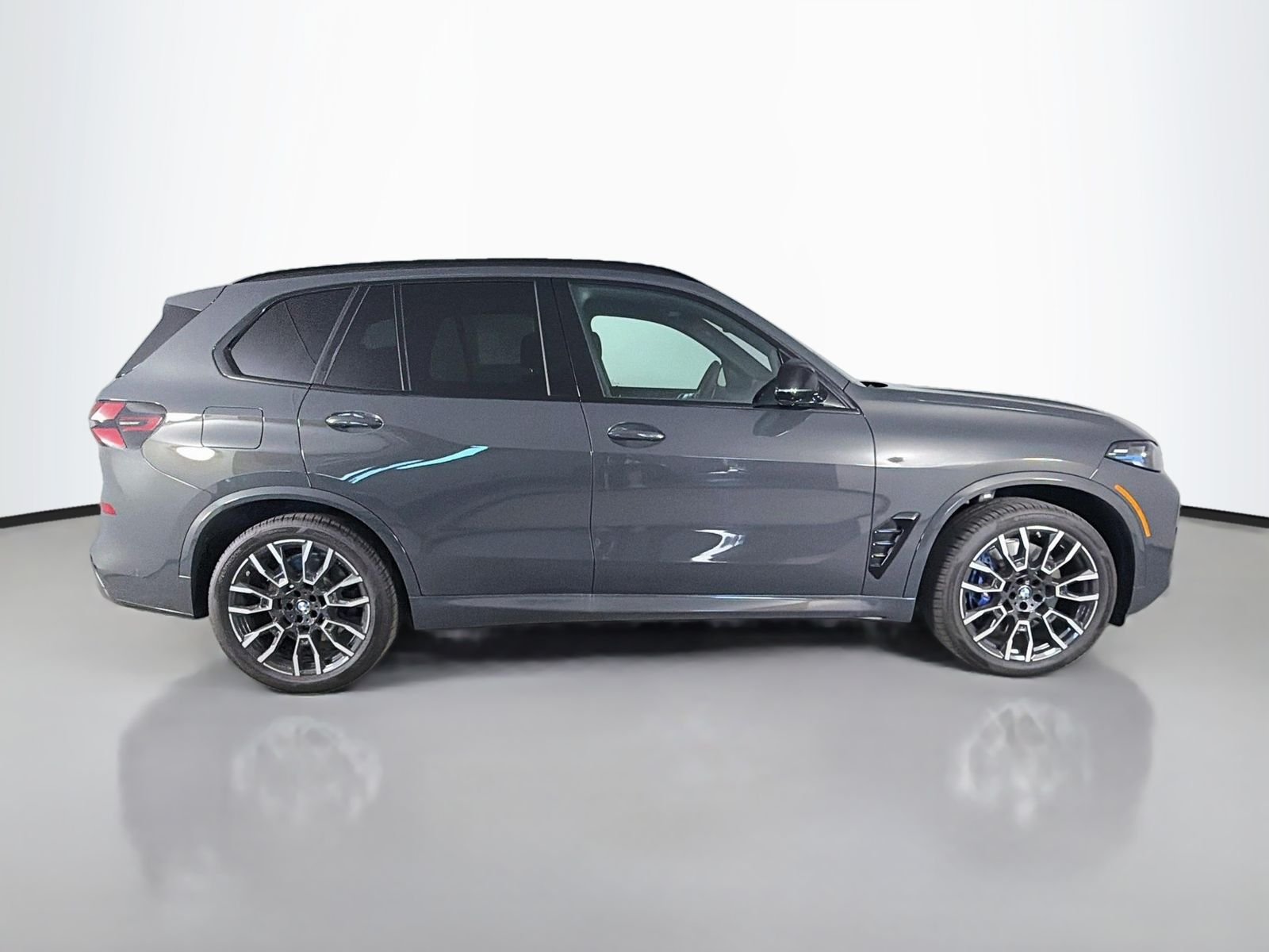 2026 BMW X5 M60i - Photo 8