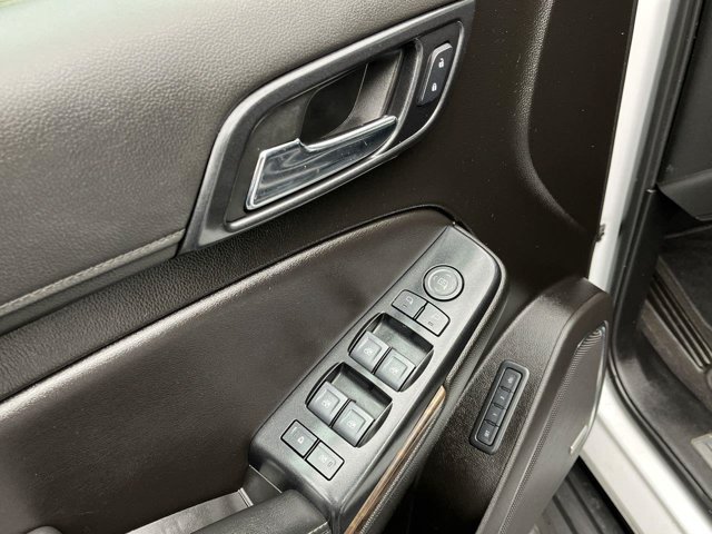 Used 2020 Summit White Chevrolet LT image 7