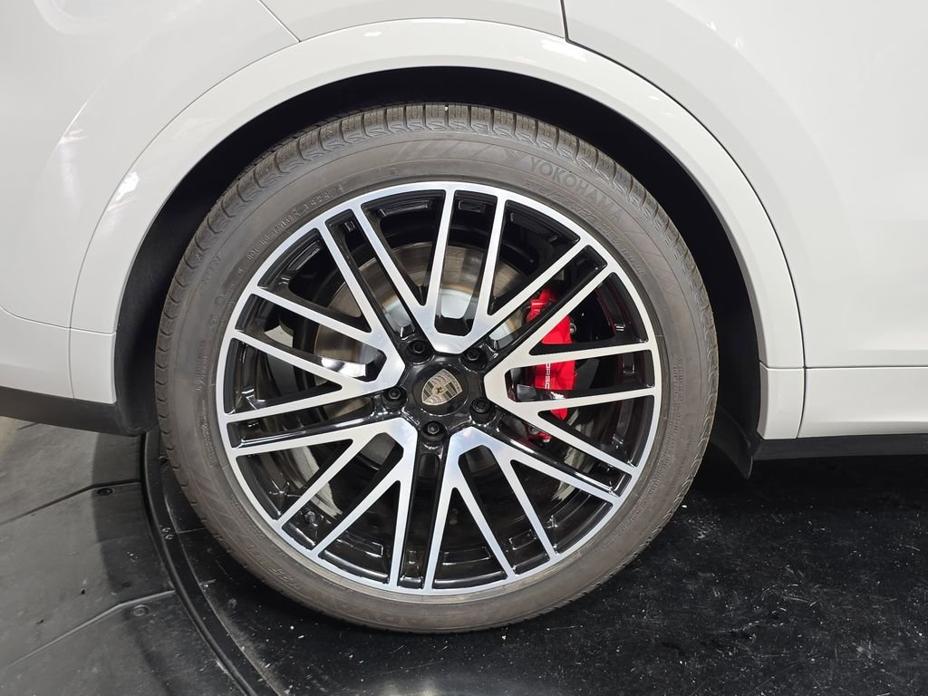 2025 Porsche Cayenne Turbo E-Hybrid - Photo 29
