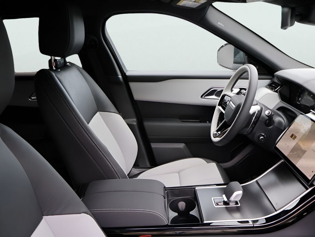 New 2026 Fuji White Land Rover  image 8