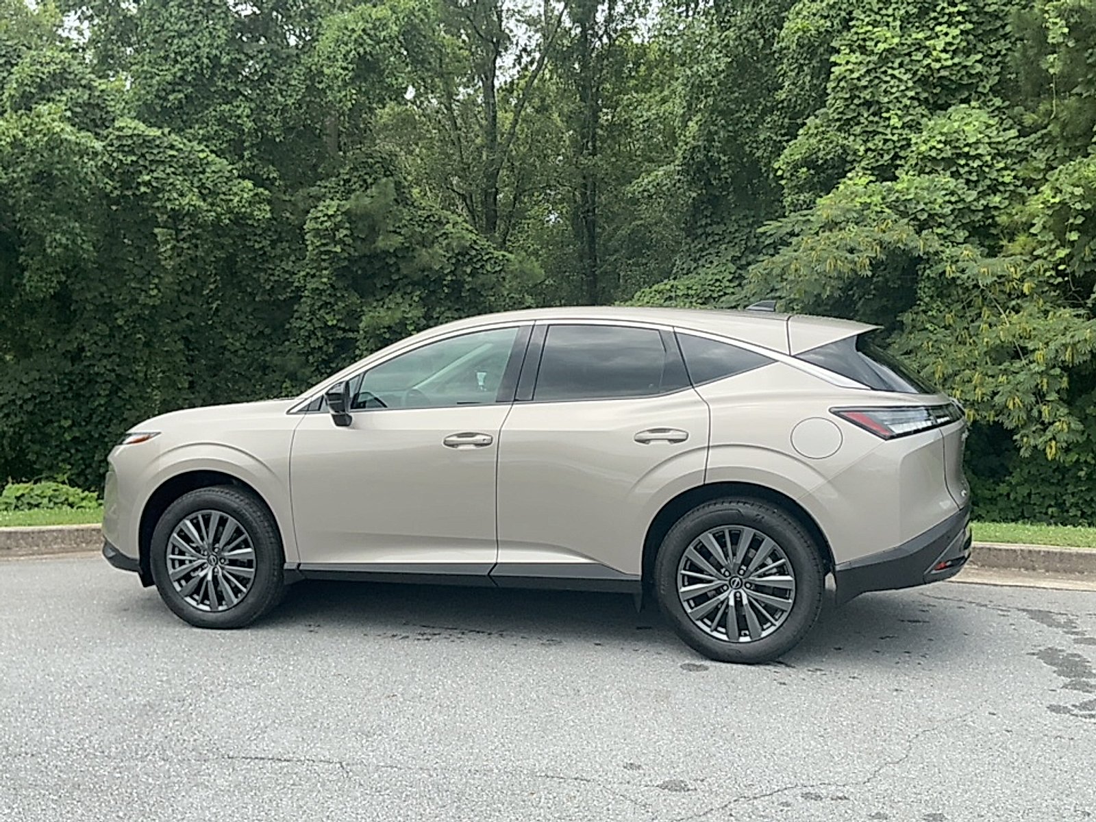 New 2026 Champagne Silver Metallic Nissan SL image 3