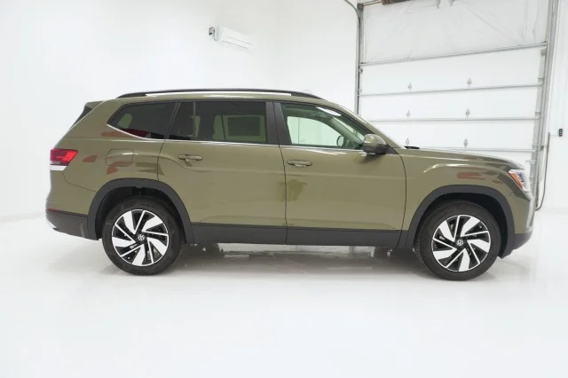 New 2026 Avocado Green Pearl Volkswagen 2.0T SE w/Technology image 4