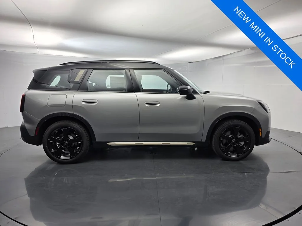 New 2026 Silver MINI Signature Plus image 3