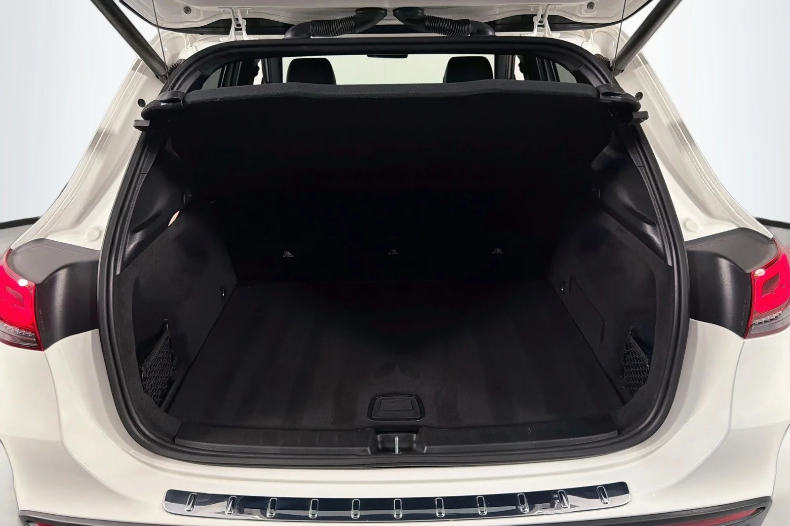 Used 2023 Polar White Mercedes-Benz 250 image 22
