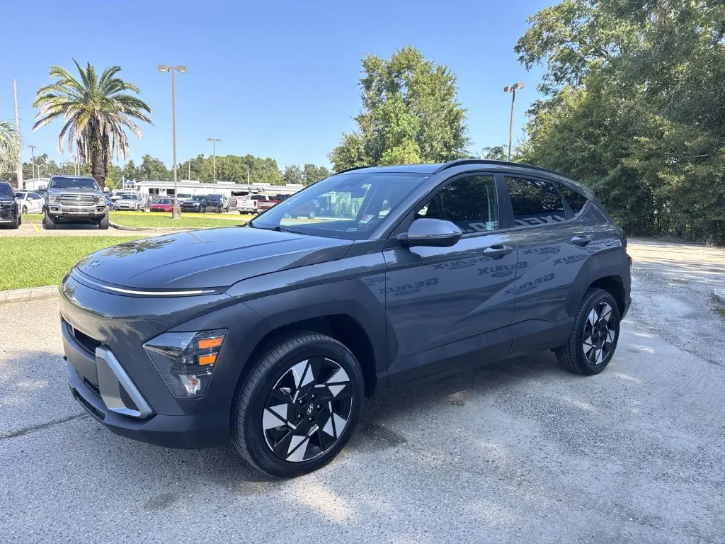 Used 2025 Gray Hyundai SEL image 6