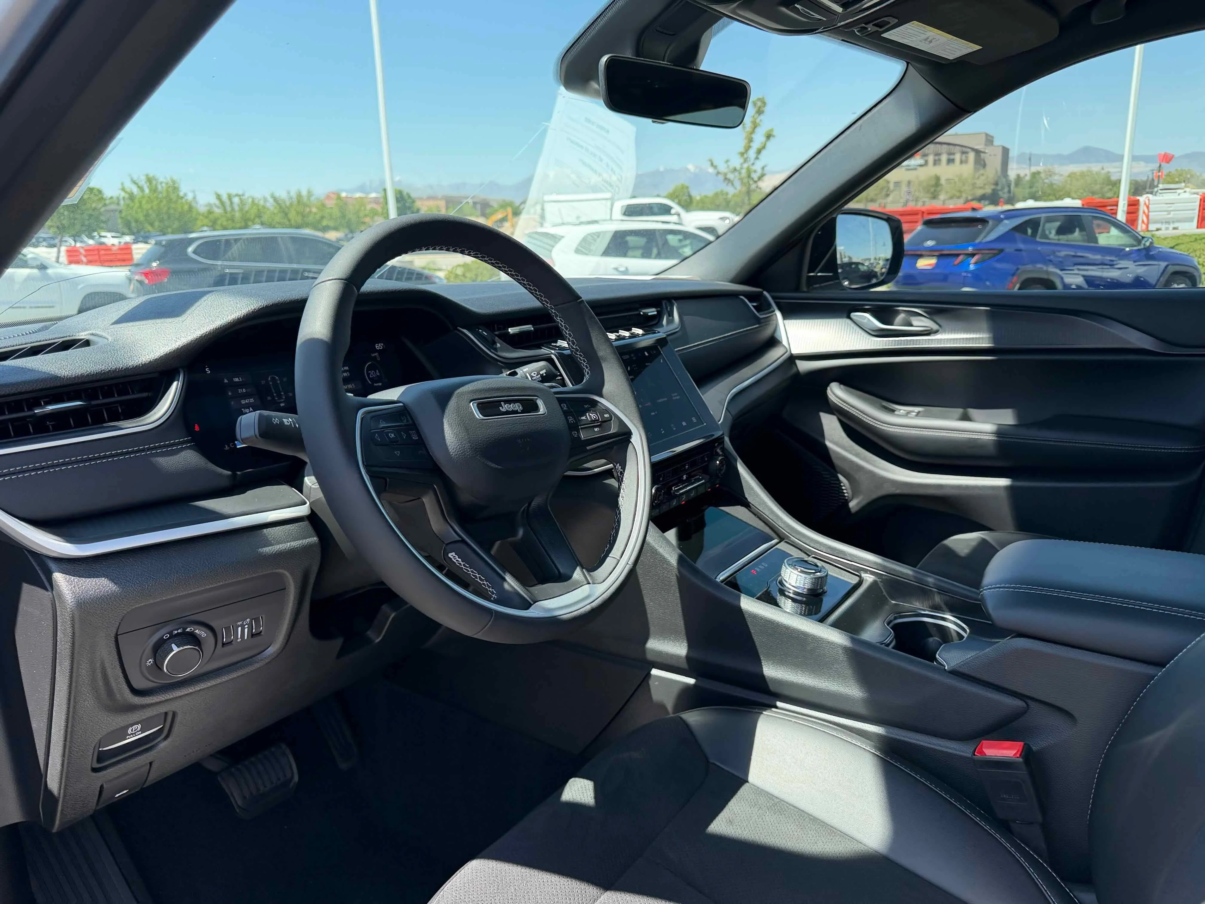 Used 2025 Silver Zynith Jeep Altitude X image 13