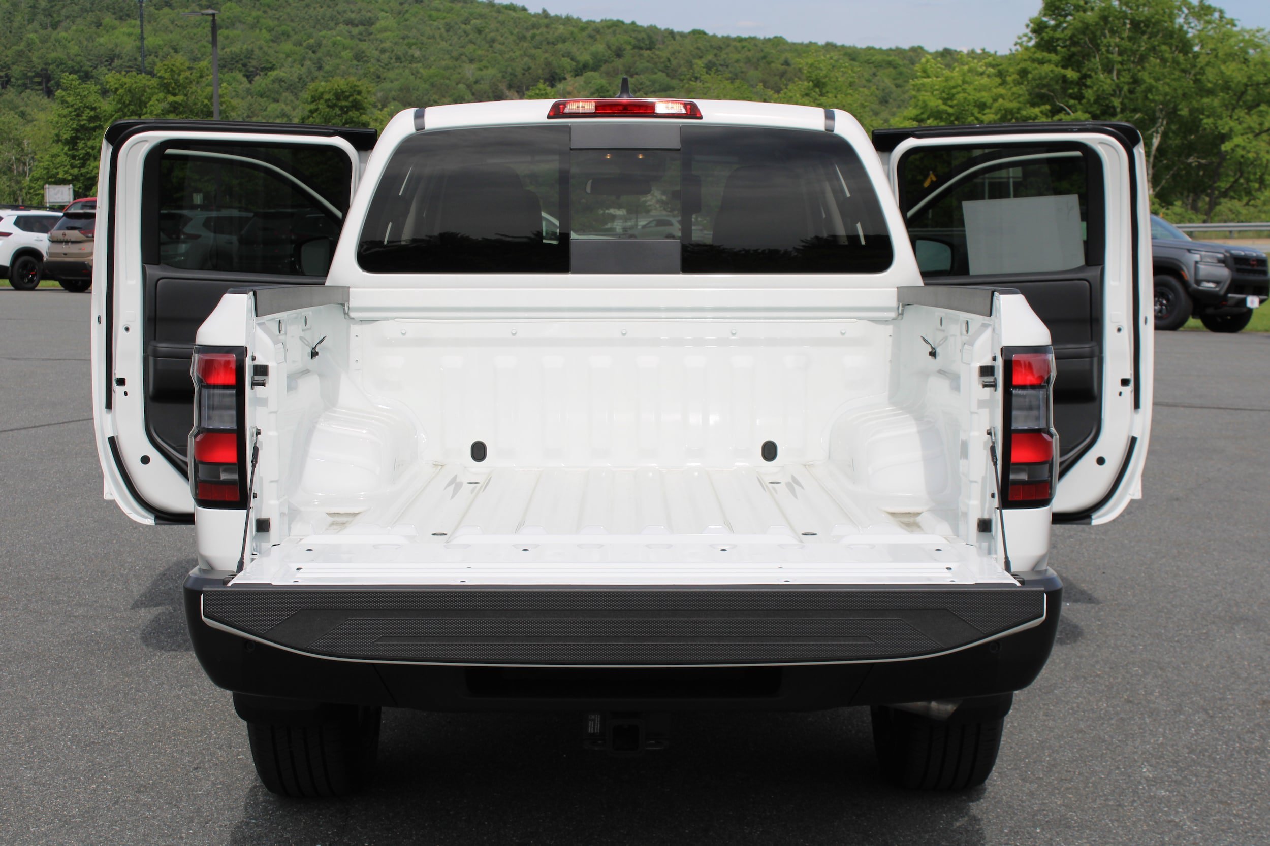 New 2026 Glacier White Nissan Crew Cab S image 18