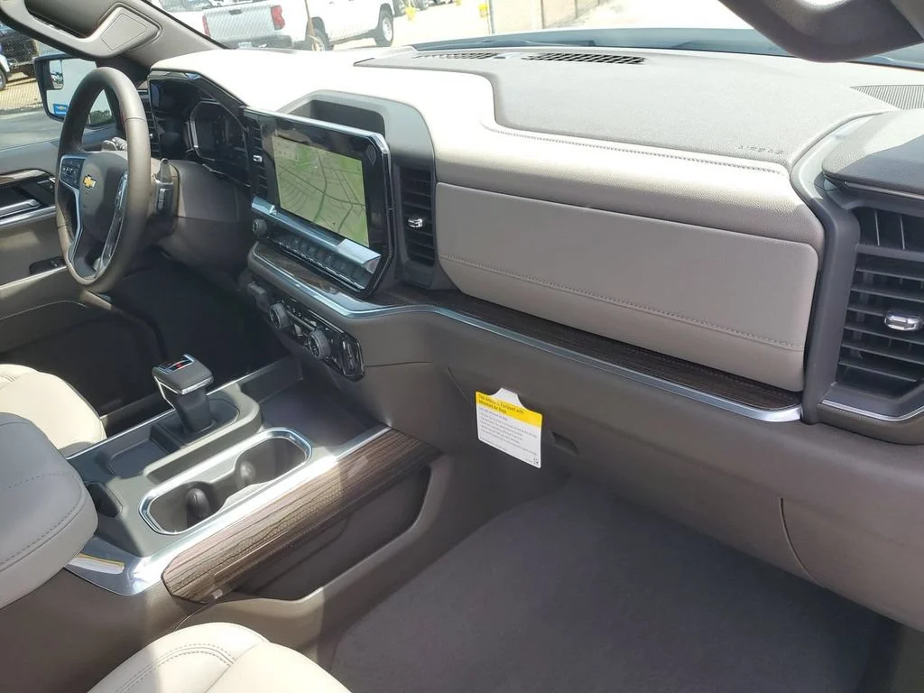 New 2026 Summit White Chevrolet LT image 34