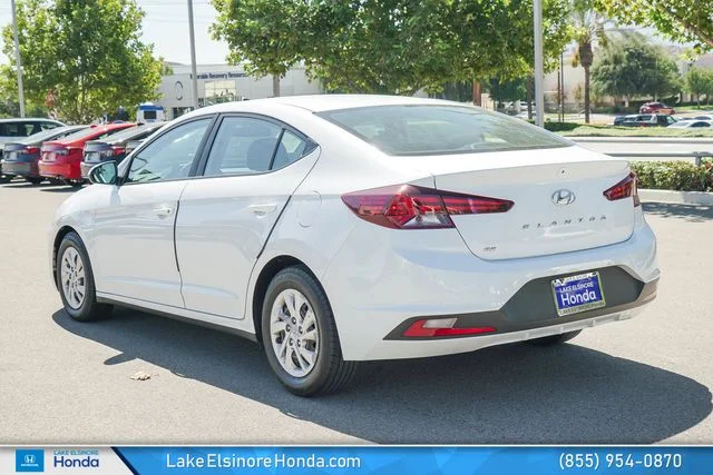 Used 2020 Quartz White Pearl Hyundai SE image 11