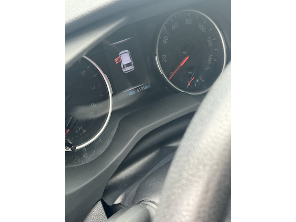Used 2020  Toyota XLE image 6