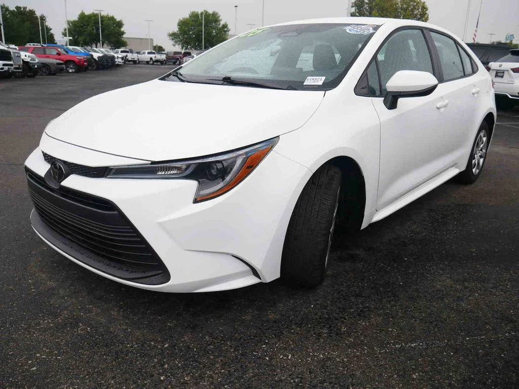 Used 2025 White Toyota LE image 4
