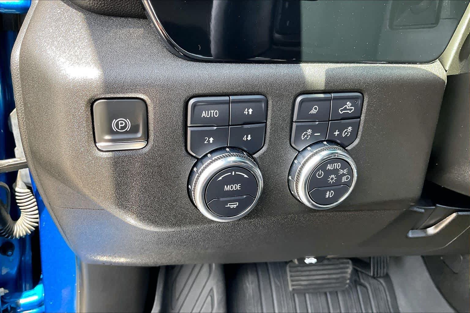 Used 2024 Dynamic Blue Metallic GMC Elevation image 15