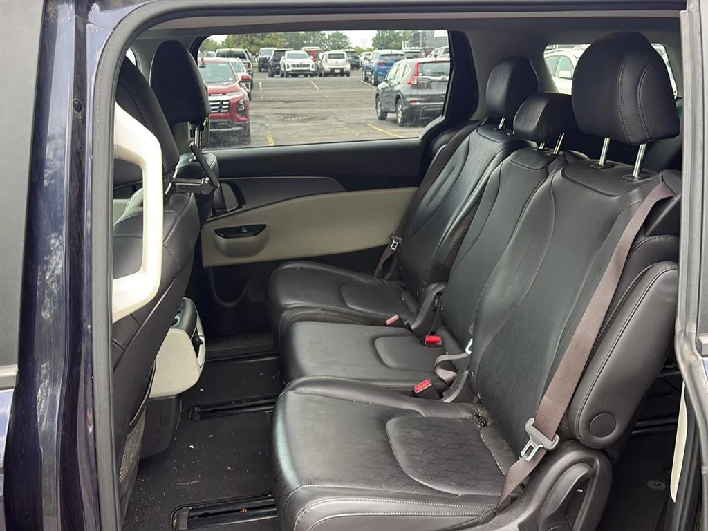 Used 2022 Deep Chroma Blue Kia LXS image 9
