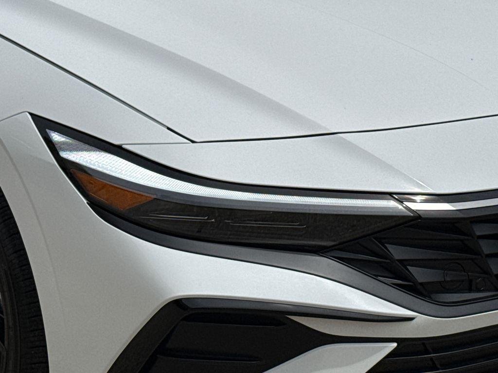 New 2026 White Hyundai SEL Sport Premium image 4