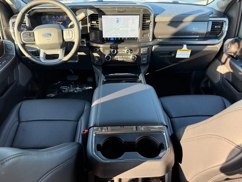 New 2026 Oxford White Ford LARIAT 4WD Crew Cab 6.75