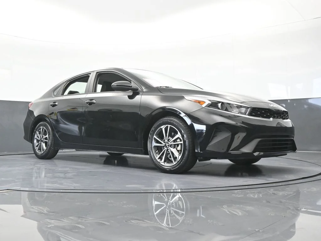 Used 2023 Aurora Black Pearl Kia LXS image 57