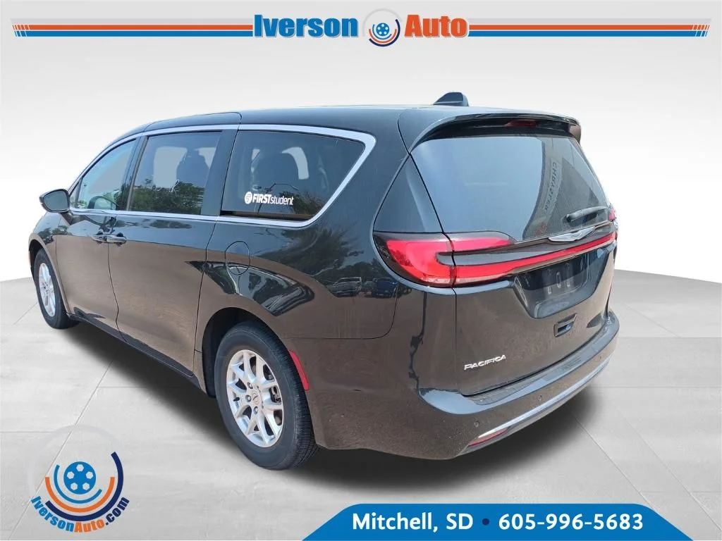 Used 2023 Black Chrysler Touring L image 6
