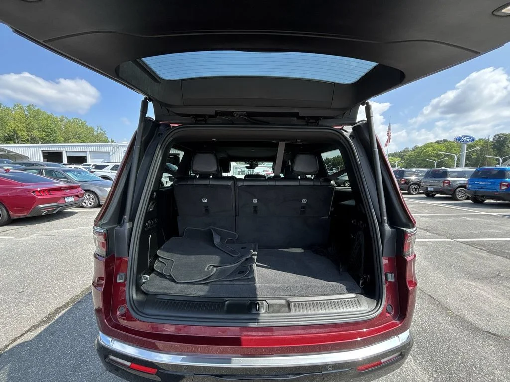 Used 2022 Red Jeep Series II image 22