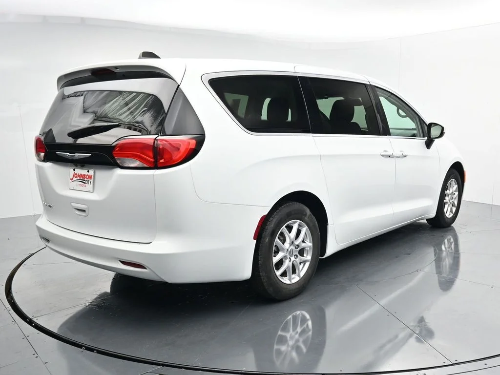 Used 2023 White Chrysler LX image 6