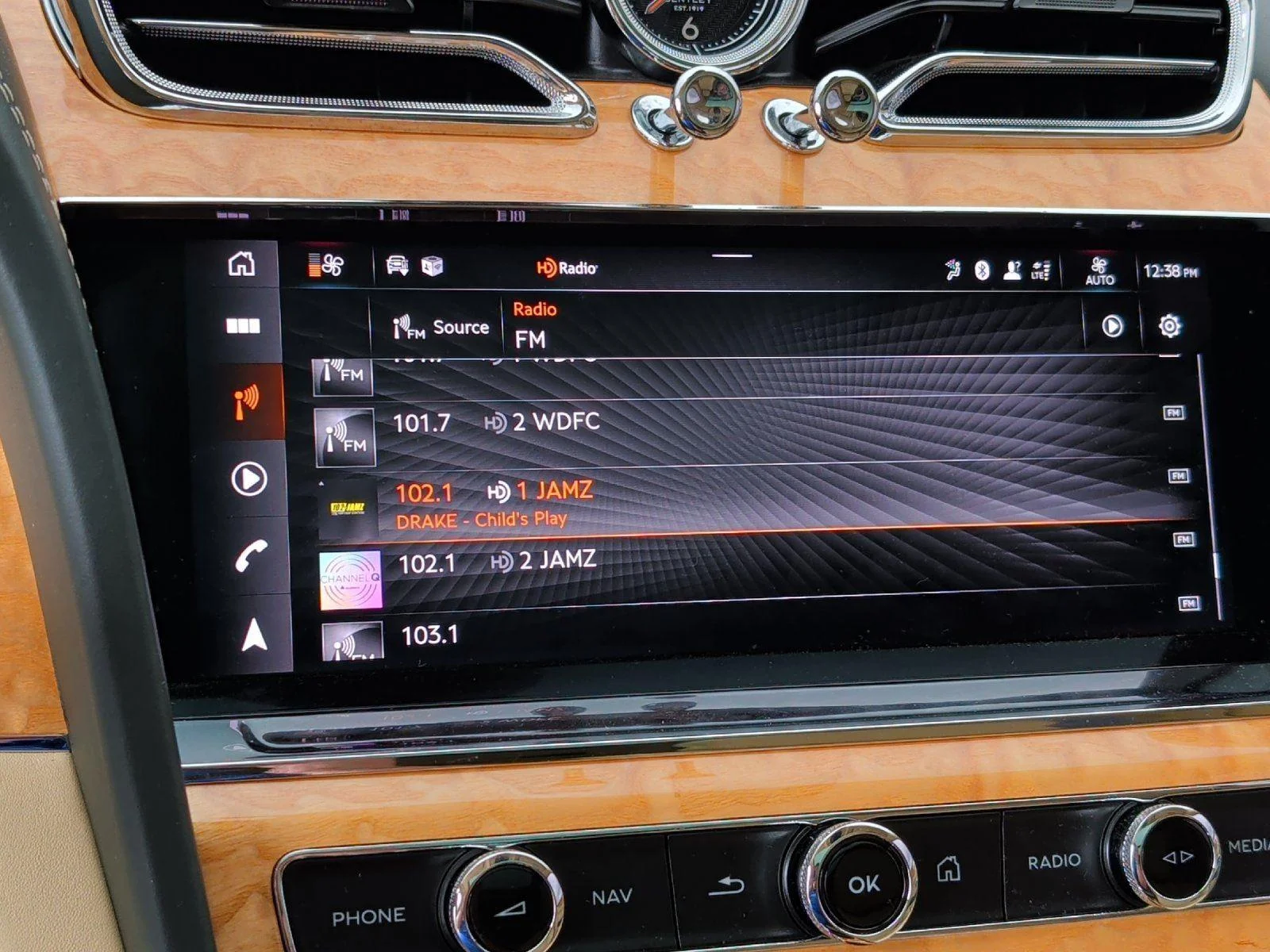 Used 2021 Apple Green Bentley Speed image 30