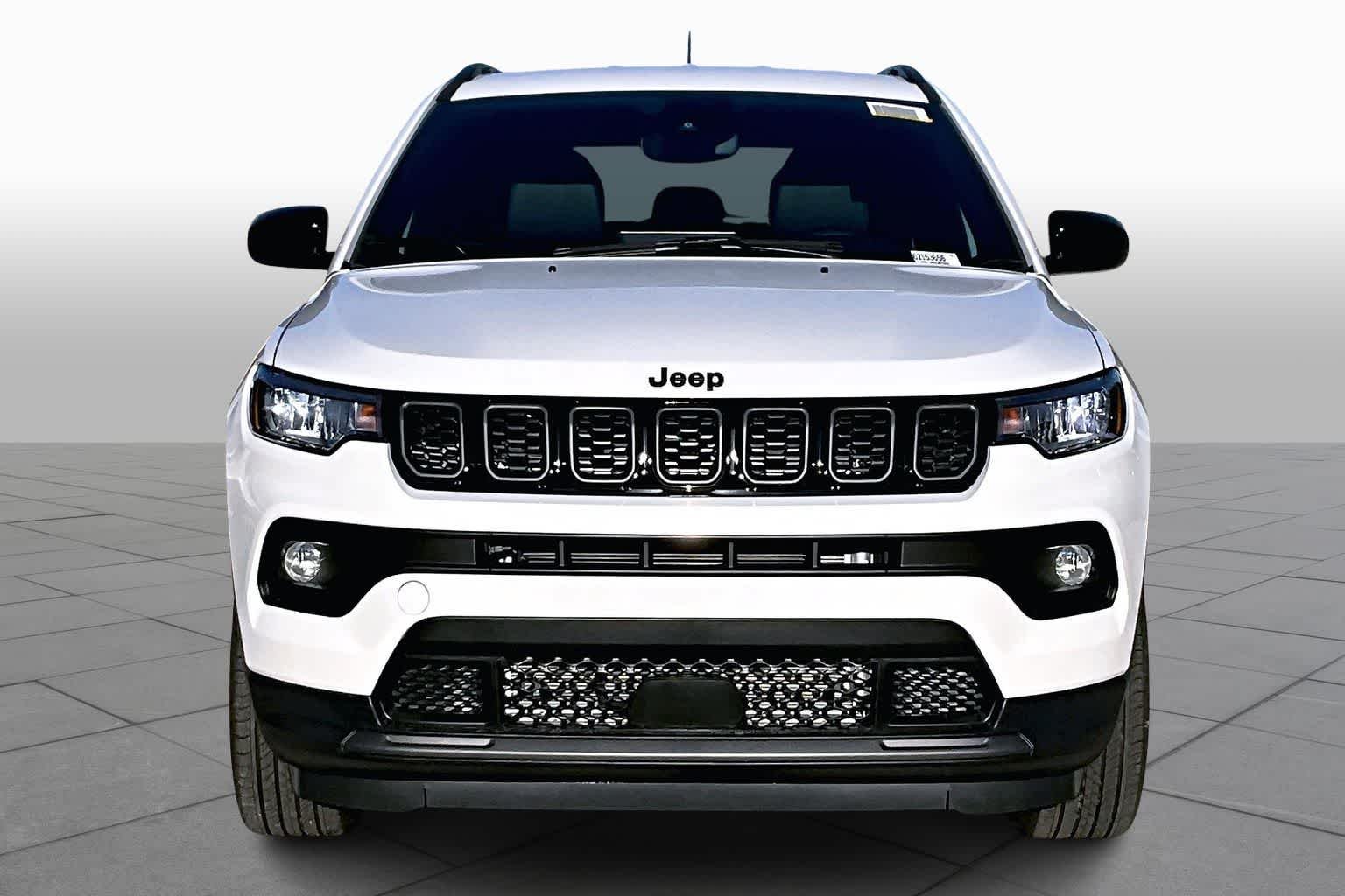 New 2026 Bright White Clear-Coat Exterior Paint Jeep Latitude Altitude image 4