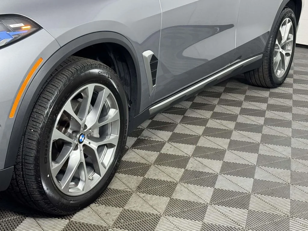 Used 2026 Gray BMW xDrive40i image 12