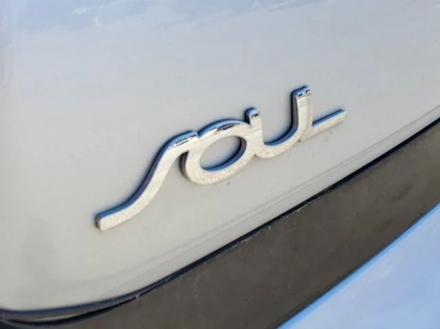 Used 2014 Silver Kia Plus image 32