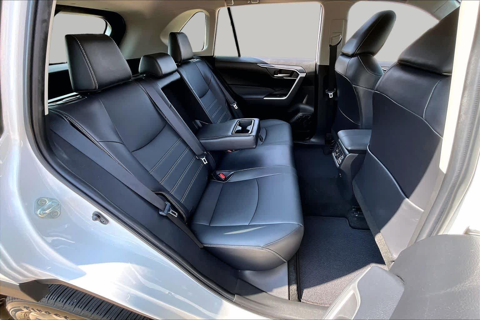 Used 2023 Wind Chill Pearl Toyota XLE Premium image 18