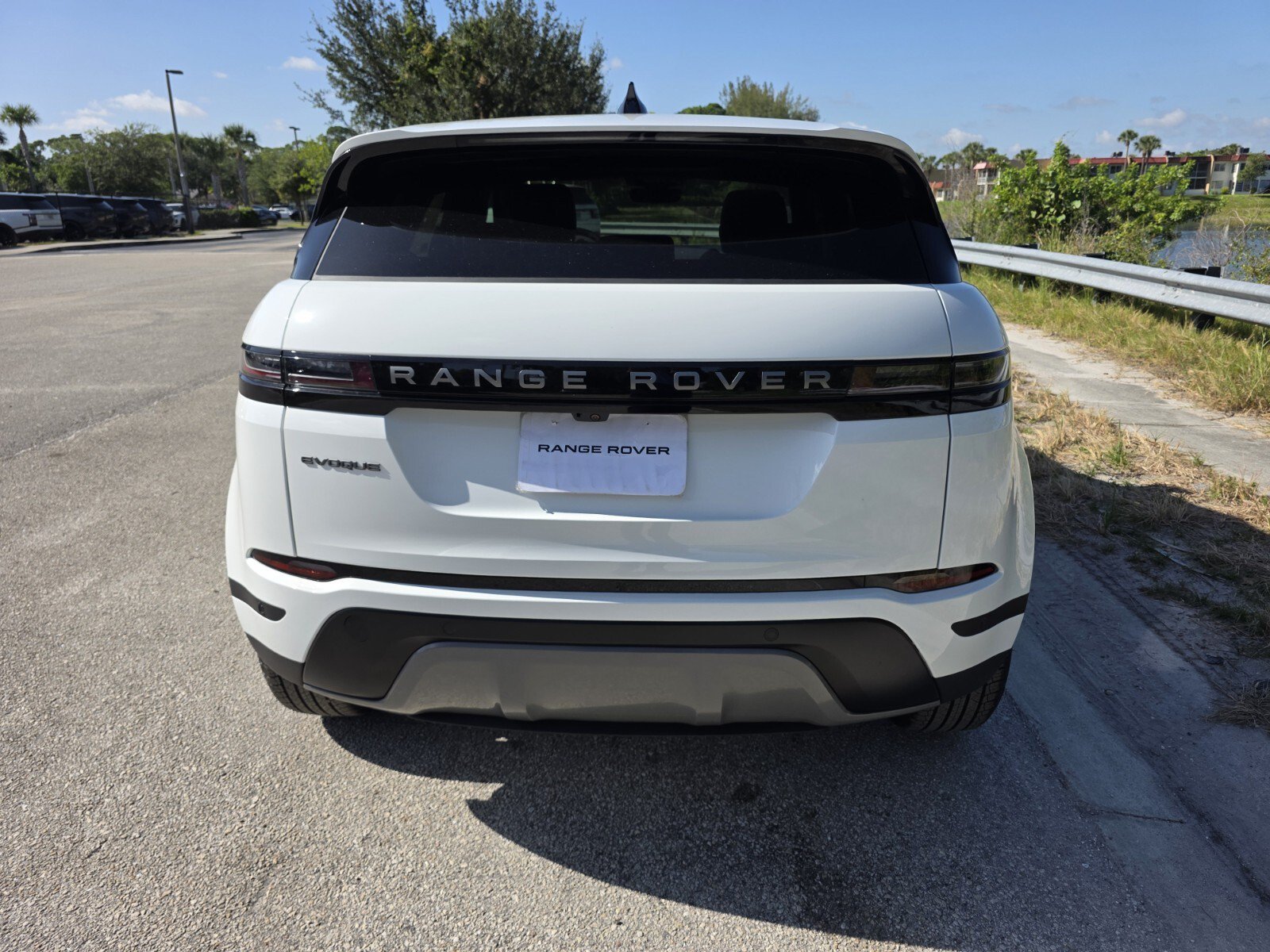 New 2026 Fuji White Land Rover P250 S image 6