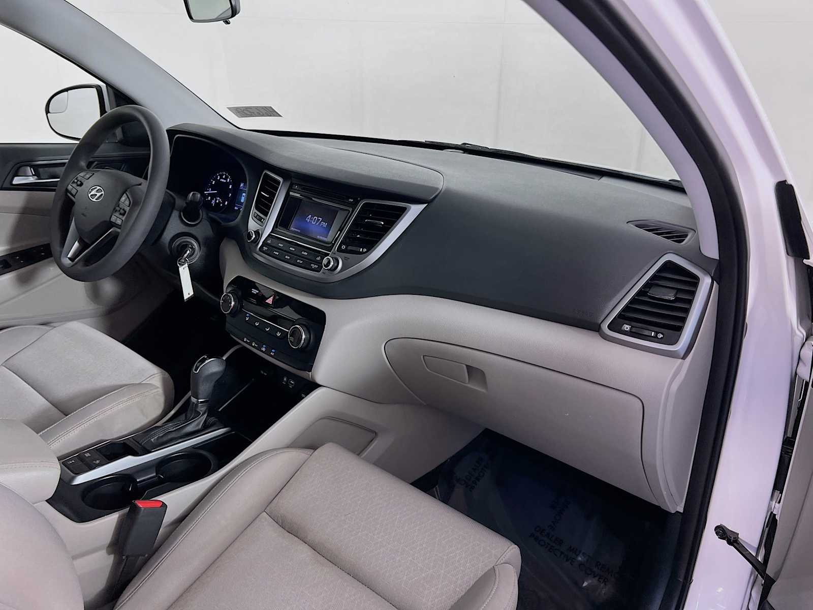 Used 2016 Dazzling White Hyundai SE image 27
