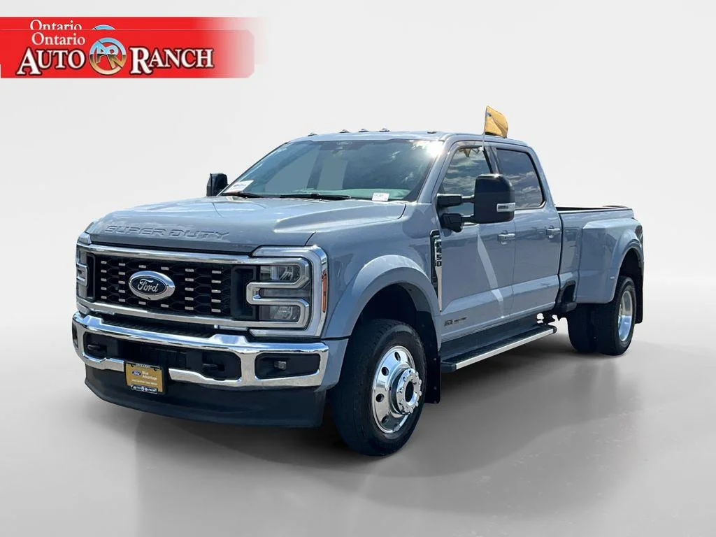 Used 2025 Glacier Grey Metallic Tri-Coat Ford LARIAT image 7