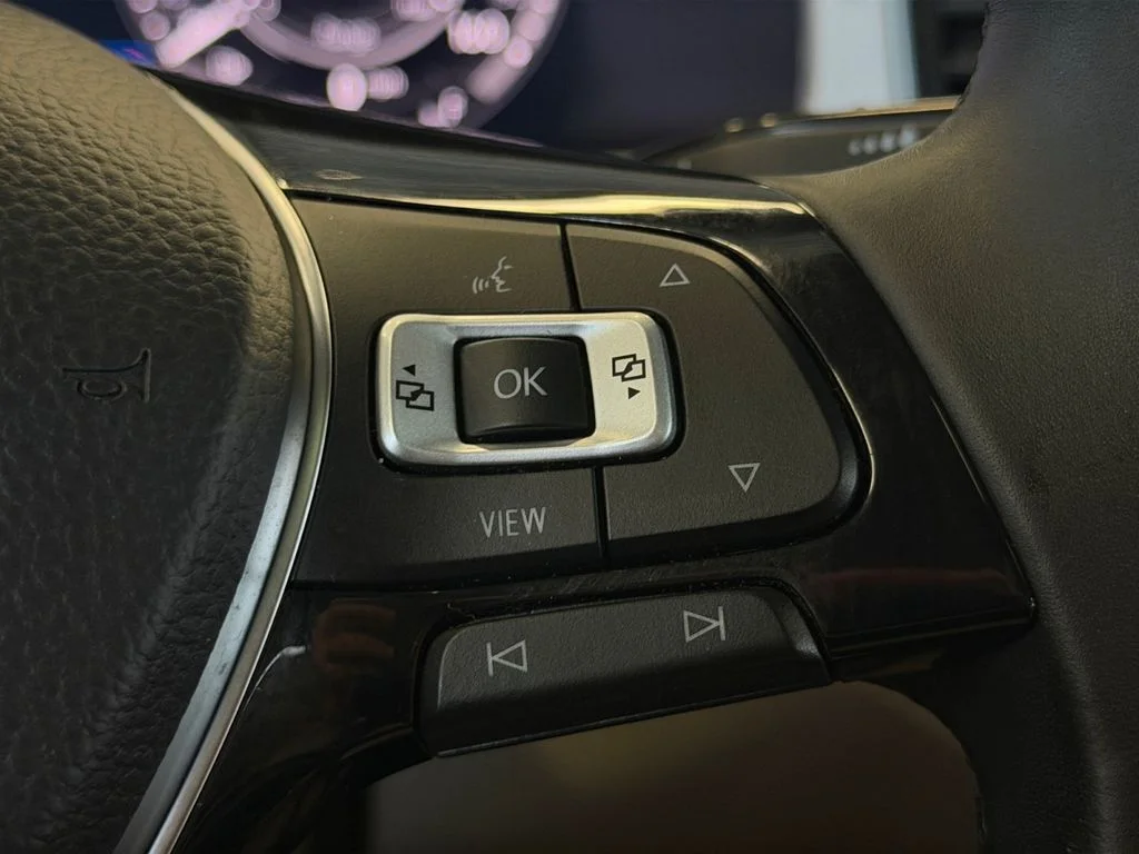 Used 2019 White Volkswagen SEL Premium image 32