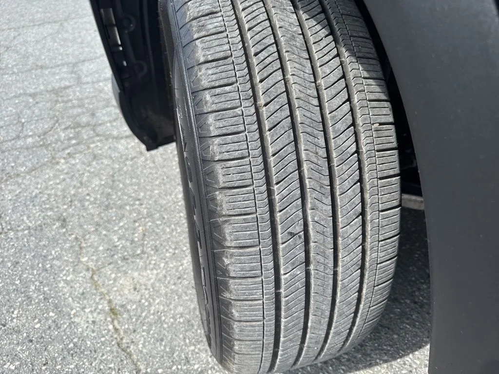 Used 2025 Black Honda EX-L image 33