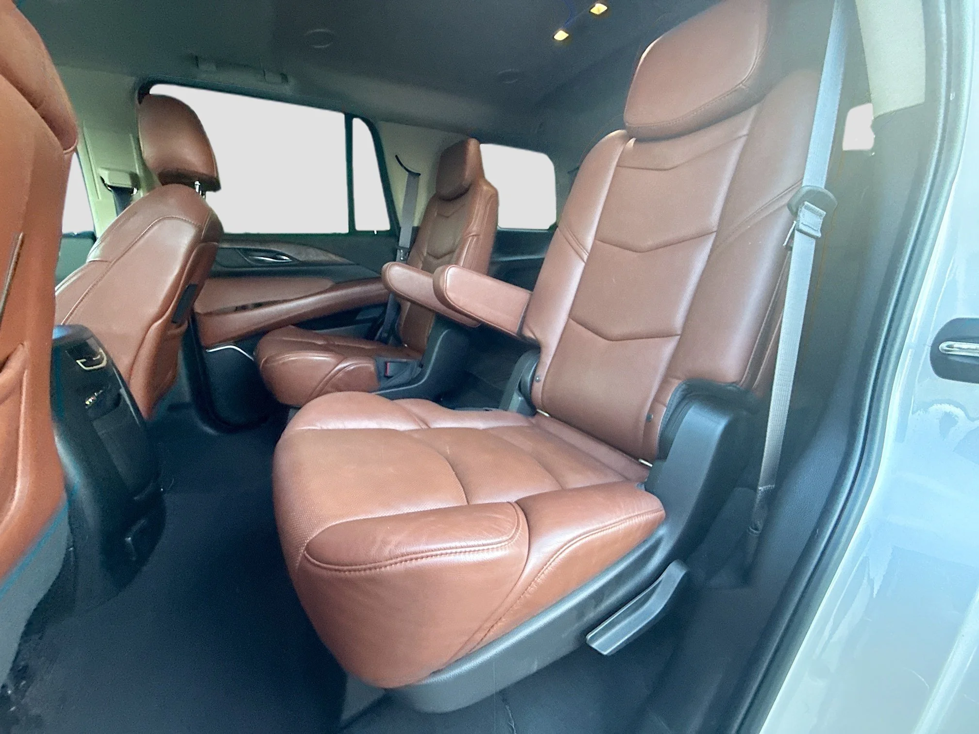 Used 2016 Crystal White Tricoat Cadillac Luxury Collection image 22