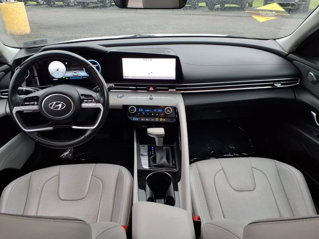 Used 2022 White Hyundai Limited image 21