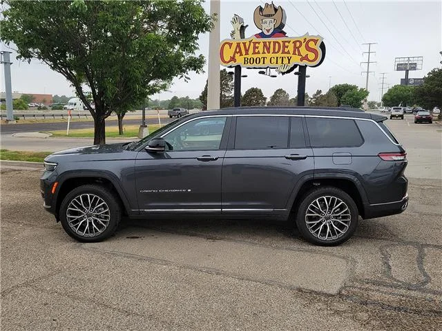 Used 2025 Gray Jeep Summit Reserve 4x4 image 2
