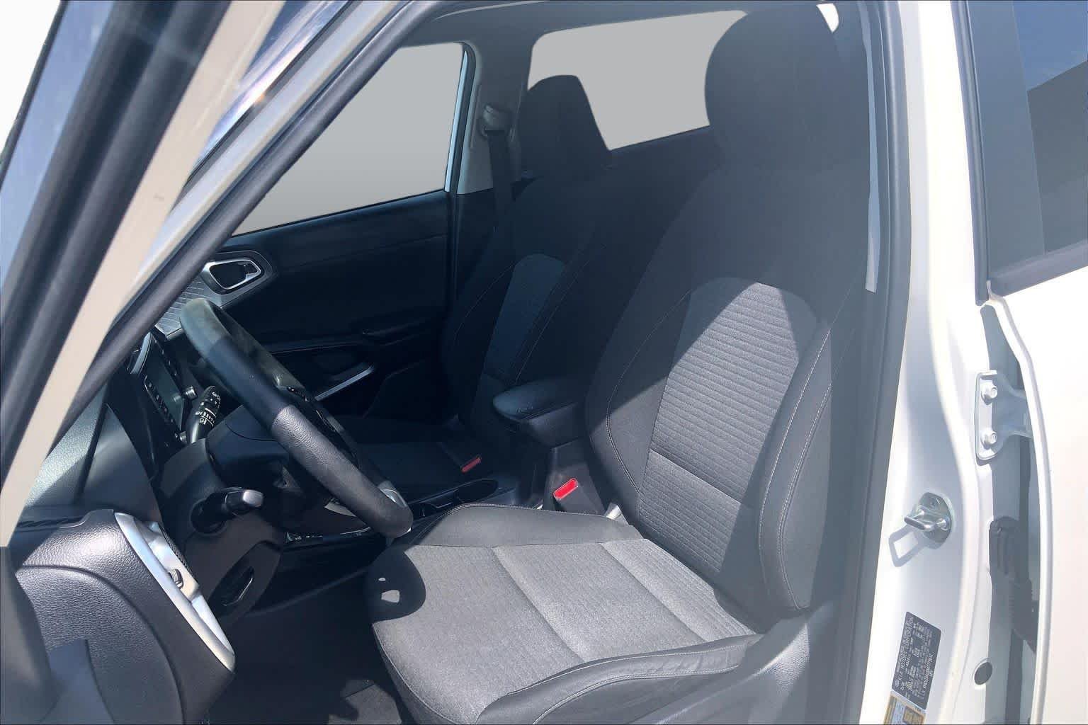 Used 2021 Snow White Pearl Kia S image 8