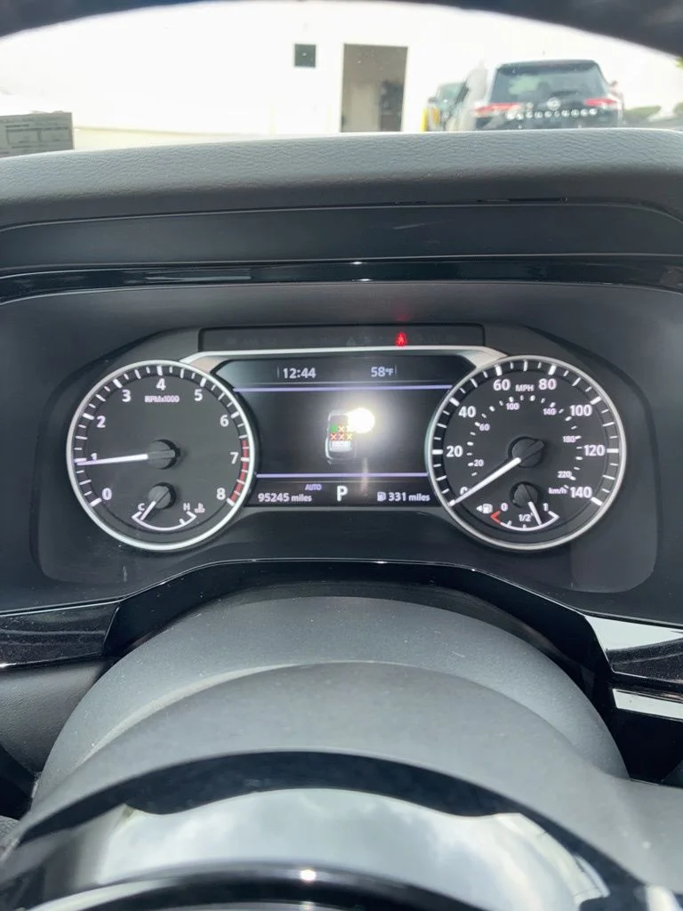 Used 2022 Gray Nissan SL image 4