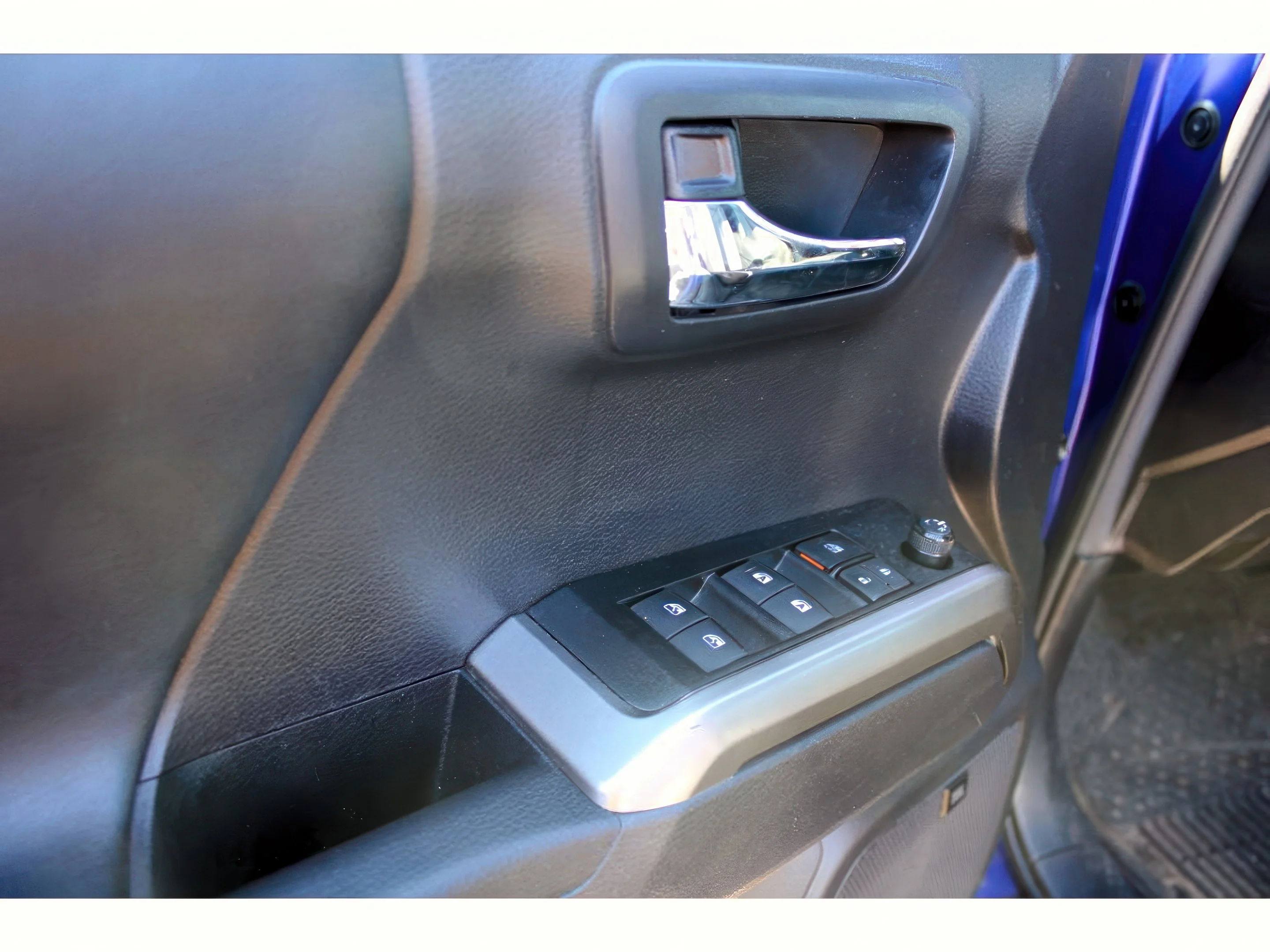 2023 Toyota Tacoma Limited - Photo 8
