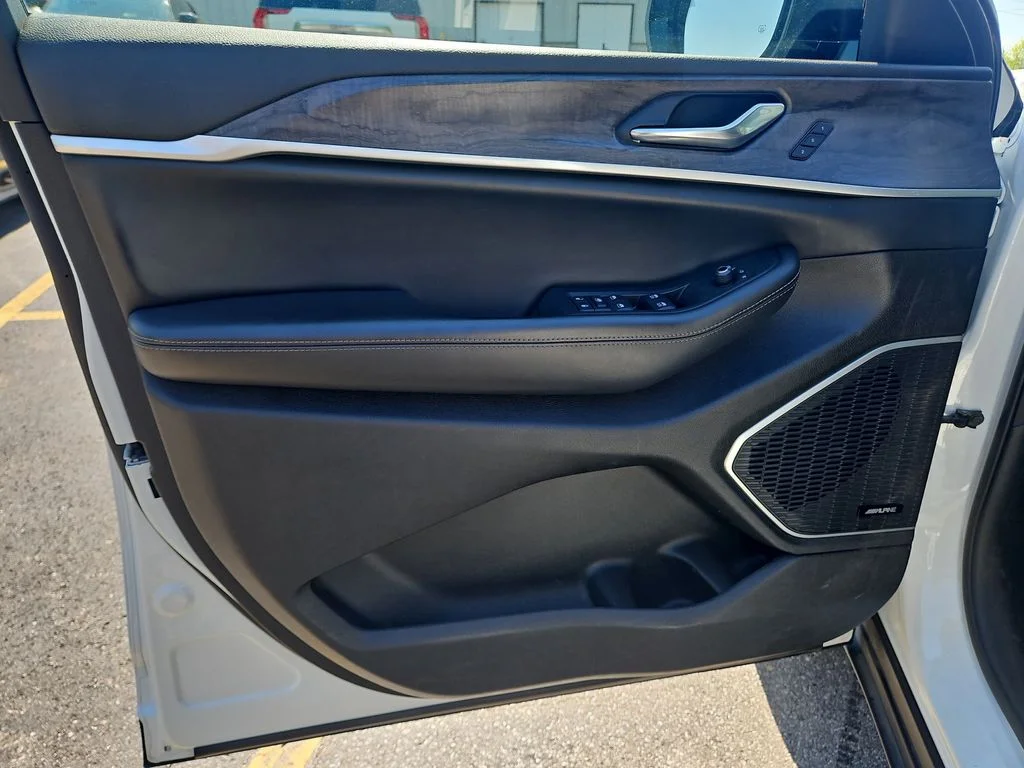 Used 2024 White Jeep 4xe image 19