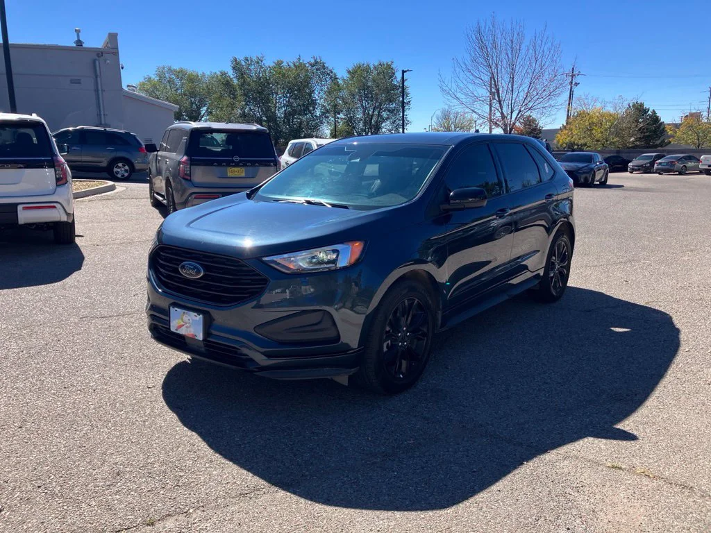 Used 2024 Blue Ford SE image 1
