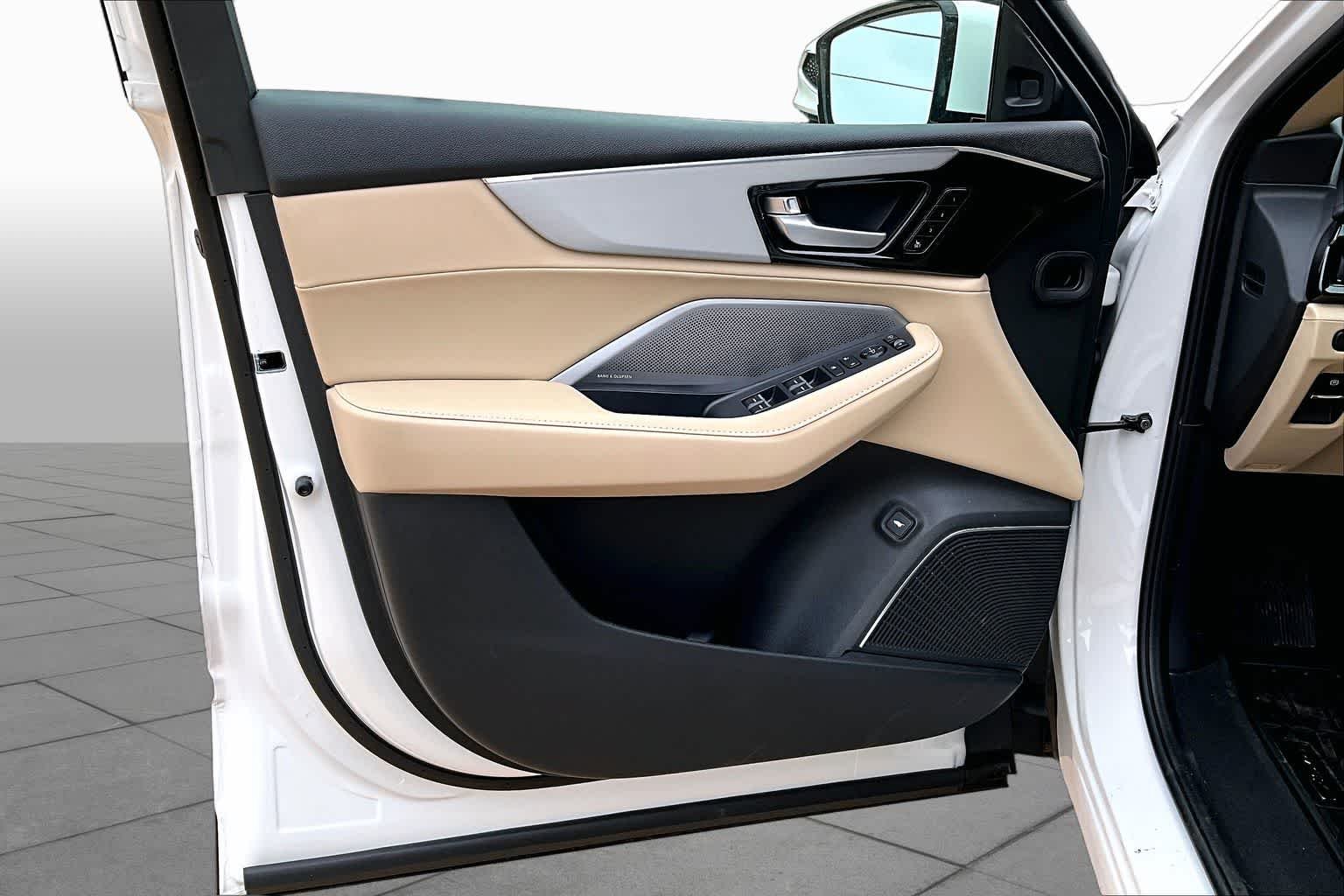 New 2026 Platinum White Pearl Acura w/Technology Package image 10