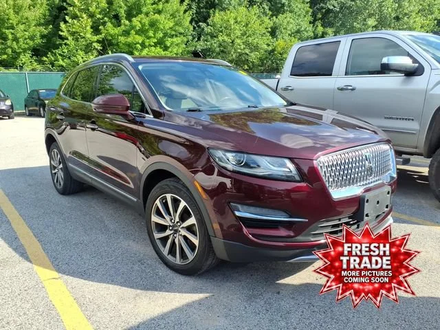 Used 2019  Lincoln Reserve image 3
