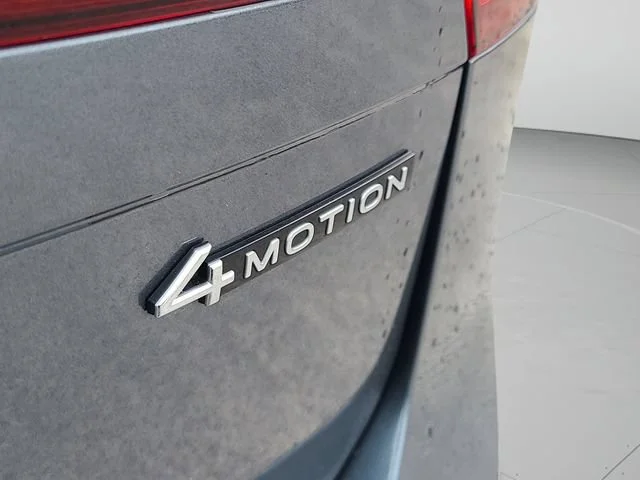 Used 2024 Gray Volkswagen SE image 34