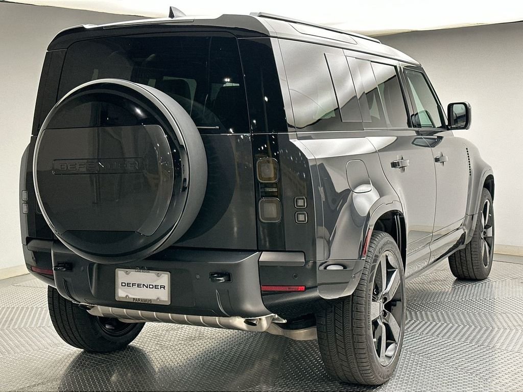 New 2026 Carpathian Grey Prem Met Land Rover X-Dynamic SE image 3