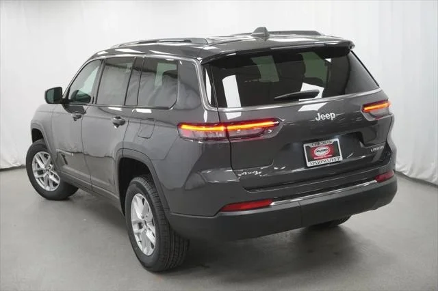 New 2026 Baltic Gray Metallic Clear-Coat Exterior Paint Jeep Laredo X image 11