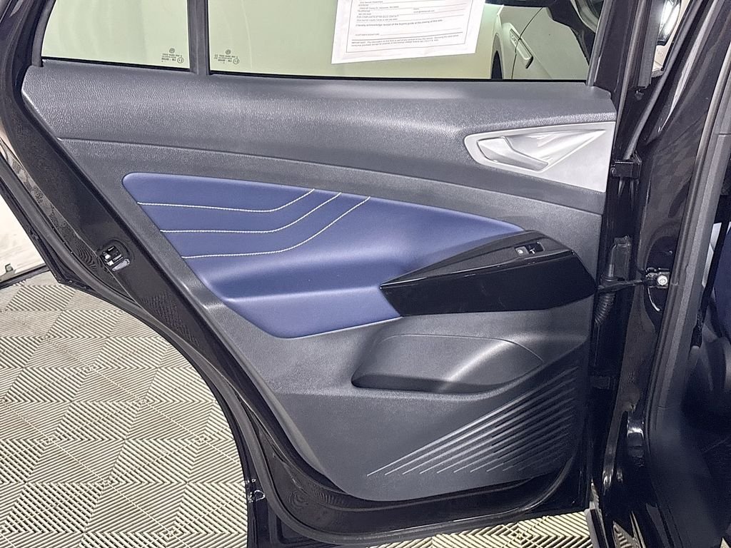 Certified Used 2025 Deep Black Volkswagen Pro S image 22