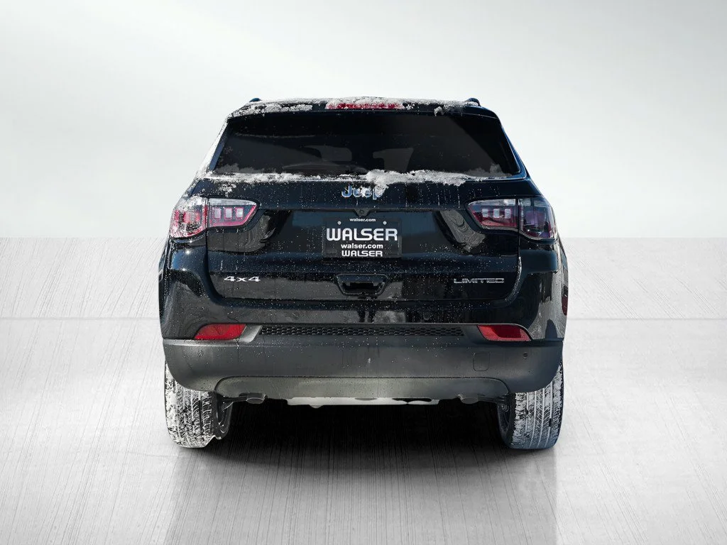 New 2026 Diamond Black Crystal Pearlcoat Jeep Limited image 5